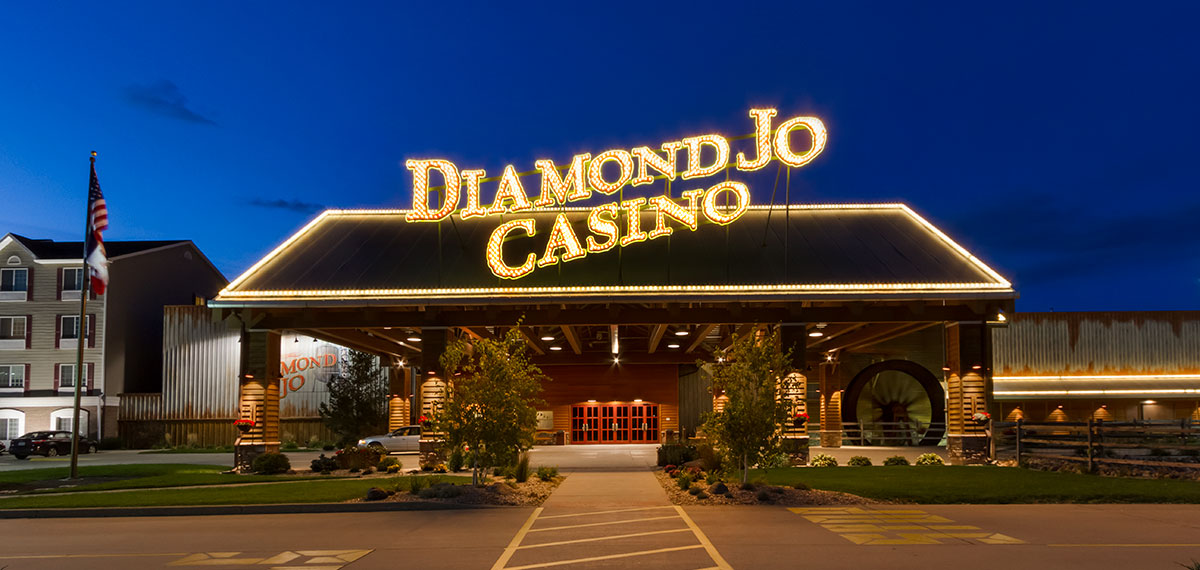 diamond jo worth exterior image